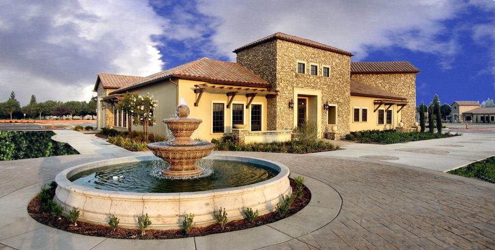Tuscan Plaza 323: 323 E Caldwell Avenue, Visalia, CA 93277